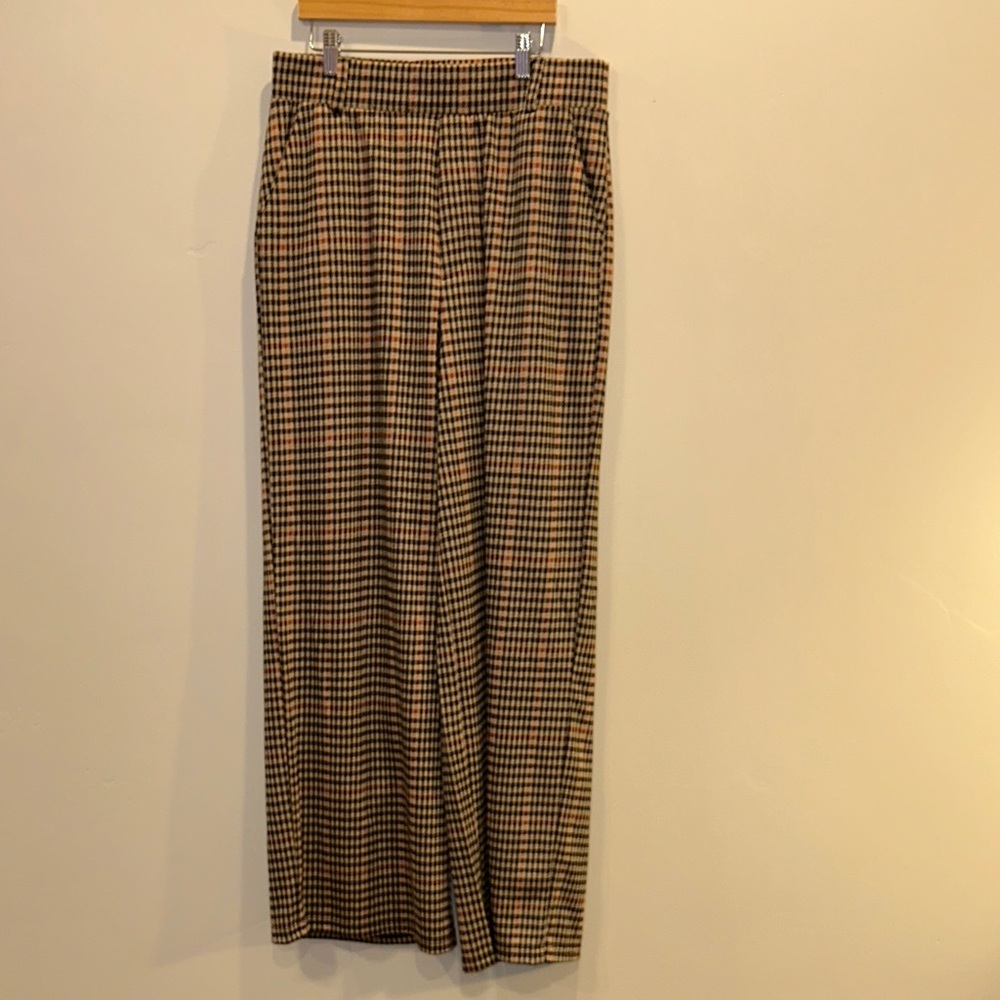 BBJ Los Angeles Women’s Black and Tan Checkered Pants. Size L.